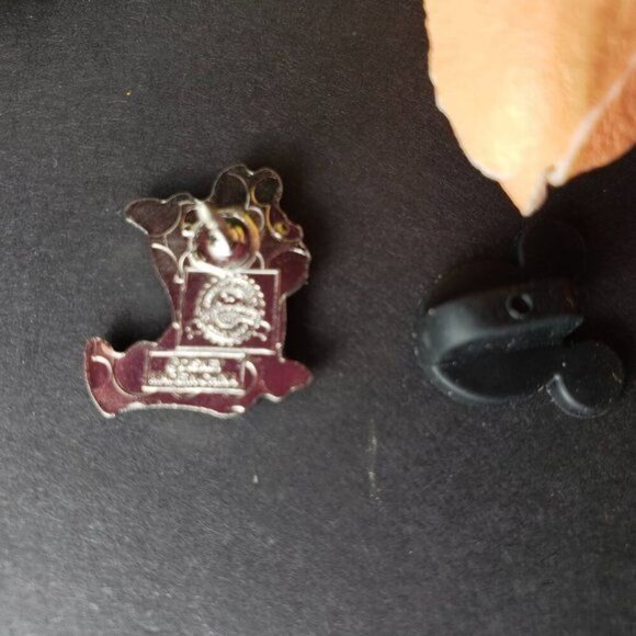 Disney Dale Trading Pin Chipmunk Sunglasses Brooch Lapel Pin Badge Accessories - Picture 3 of 5